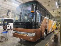 Autobús de Lujo de 50 Plazas con Puerto de Carga USB, Nuevo Diseño Televisor, Refrigerador y Máquina de Agua Potable para Autobús Yutong