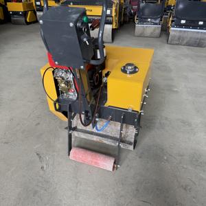 Handgeführte <span class=keywords><strong>Mini</strong></span>-Straßenwalze für Straßeninstandhaltung und Verdichtung – Dieselmotorbetrieben, tragbare Straßenwalze - Product Image 5