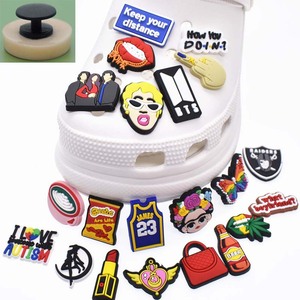 ชาร์มรองเท้าอนิเมะญี่ปุ่น 500 แบบใหม่ ราคาโรงงาน 100% คุณภาพสูง - Product Image 2