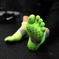 Vente en gros de chaussettes de sport antibactériennes de haute qualité OEM Chaussettes de compression en coton personnalisées Chaussettes à cinq doigts pour hommes et femmes