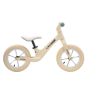 Vélo d'équilibre pour enfants de 3 <span class=keywords><strong>à</strong></span> 8 ans, cadre en nylon de 12 pouces, jantes en alliage d'aluminium, selle en cuir PU, pneus gonflables, capacité de charge de 75 kg, certifié EN71 - Product Image 5