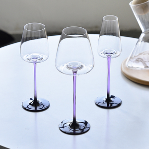 <span class=keywords><strong>Verres</strong></span> <span class=keywords><strong>à</strong></span> <span class=keywords><strong>vin</strong></span> <span class=keywords><strong>à</strong></span> tige longue violet, sans plomb, main libre, Style italien, découpé au Laser, bord corsage bordeaux, <span class=keywords><strong>vin</strong></span> de mariage, vente en gros, - Product Image 3