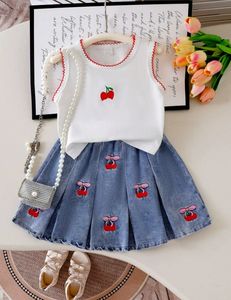 Conjunto de Falda Vaquera y Camiseta sin Mangas con Estampado de Cerezas para Niñas 2026 - Product Image 1