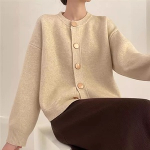 <span class=keywords><strong>Cardigan</strong></span> girocollo con bottoni in maglia autunno <span class=keywords><strong>Beige</strong></span> oversize in misto lana per donna - Product Image 2