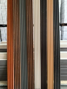 Panneau mural cannelé moderne en PVC WPC imperméable et étanche à l'humidité pour TV pour la <span class=keywords><strong>décoration</strong></span> intérieure d'appartements Villas Chambres à coucher - Product Image 2