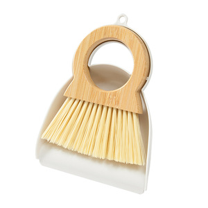 Mini escoba y recogedor de bambú con gancho para colgar, herramienta de limpieza de escritorio - Product Image 3