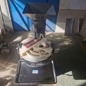 Machine automatique multifonctionnelle en acier inoxydable pour façonner, arrondir et couper la pâte, idéale pour la pâtisserie et la production de boules de pâte rondes. - Product Image 6