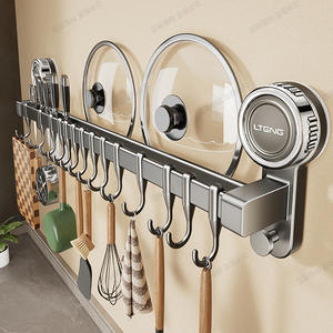 Estante de pared con ventosas y ganchos para almacenamiento de utensilios de cocina, sin perforaciones, acabado pulido. - Product Image 1