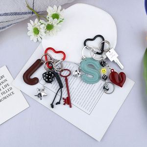 Nouveau Porte-clés Créatif en Cuir avec Lettre et Pendentif Dés 2025 – Idéal pour Portefeuille, Sac à Main, Accessoires, Cadeau Commémoratif pour Couple - Product Image 2