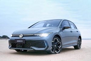 2025 Volkswagens <span class=keywords><strong>Golf</strong></span> R-Line 300TSI R-Line Sports Sedan Versión China Hecho 200 km/h Gasolina Combustible Coche Nueva versión <span class=keywords><strong>Golf</strong></span> - Product Image 2