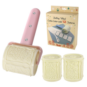 Ensemble de tampons à biscuits et emporte-pièces à roulettes pour fondant, avec 3 rouleaux pour la pâtisserie, qualité alimentaire - Product Image 1