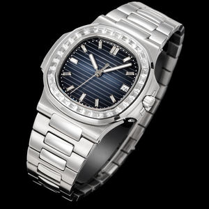 Montre octogonale sportive au fini platine intemporel, cadran bleu dégradé, bracelet intégré, montre de luxe pour occasions formelles et professionnelles - Product Image 2