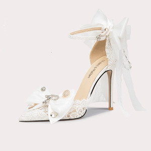Squisiti sandali da <span class=keywords><strong>sposa</strong></span> a punta con fibbia con fibbia grande fiocco catena di perle decorazioni romantiche <span class=keywords><strong>scarpe</strong></span> da <span class=keywords><strong>sposa</strong></span> <span class=keywords><strong>per</strong></span> le spose - Product Image 1