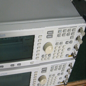เครื่องกำเนิดสัญญาณดิจิตอล E4426B รูปแบบคลื่นซอว์ทูธ ความละเอียดแอมพลิจูด 1.0 มิลลิโวลต์ ความถี่ 0.01 เฮิรตซ์ - Product Image 3