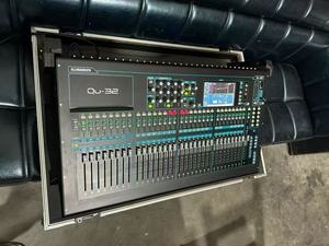 มิกเซอร์มืออาชีพ <span class=keywords><strong>QU32</strong></span> คอนโซลมิกซ์เสียงสำหรับคอนเสิร์ต แสงสีเสียง งานอีเว้นท์ การแสดงบนเวที - Product Image 5