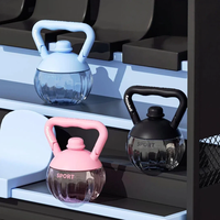 Bouteille de sport promotionnelle en forme de kettlebell de 2200 ml/74 oz avec poignée et paille, anti-fuite, sans BPA, en PC, pour activités sportives en extérieur