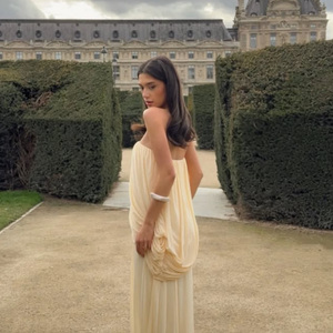 Robe personnalisée élégante et décontractée pour <span class=keywords><strong>femme</strong></span>, idéale pour le bureau, les loisirs et les sorties estivales, en matière douce et confortable. - Product Image 5