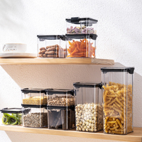 Organisateur de garde-manger de cuisine en plastique transparent hermétique avec couvercles pour la farine, le sucre et les céréales.