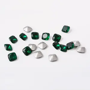 أحجار زجاجية لصنع المجوهرات باللون الأخضر على شكل وسادة عالية الجودة مقاس 6*6 مم تُباع بالجملة