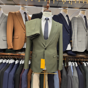 Trajes DE <span class=keywords><strong>BODA</strong></span> verdes para <span class=keywords><strong>hombre</strong></span> Conjunto de 3 piezas Slim Fit Chaqueta de un solo pecho Chaleco Pantalones Novio de lujo Ropa de noche formal - Product Image 1