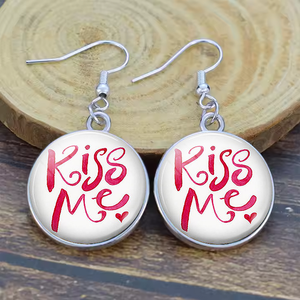 ต่างหูตะขอเกี่ยวหูคำรักย้อนยุคเรืองแสงมีลาย 'จูบสำหรับผู้หญิง' ฉันรักคุณดวงจันทร์ด้านหลัง 'สำหรับแฟนสาวภรรยาของขวัญปล่อยแฟชั่น - Product Image 1