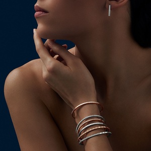 Pendientes CHOPARD WHITE ICE de Oro Blanco de 18K con Diamantes, Joyería de Oro de Lujo Personalizable para Regalo, Boda - Product Image 4