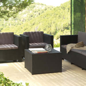 Set di Mobili da Giardino Contemporanei in Plastica Riciclata Diva Comfort, Divano Ecologico da Esterno con Tavolo e 4 Poltrone - Product Image 2