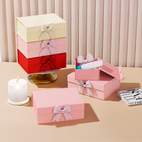 Boîte cadeau en carton rigide pliable magnétique de luxe recyclable avec impression de logo personnalisé et ruban pour les petites entreprises cosmétiques