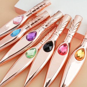 <span class=keywords><strong>Crayon</strong></span> Eyeliner Mat Végétalien Imperméable Anti-transfert Personnalisable Doré Luxueux avec Accents de Pierres Précieuses - Product Image 4
