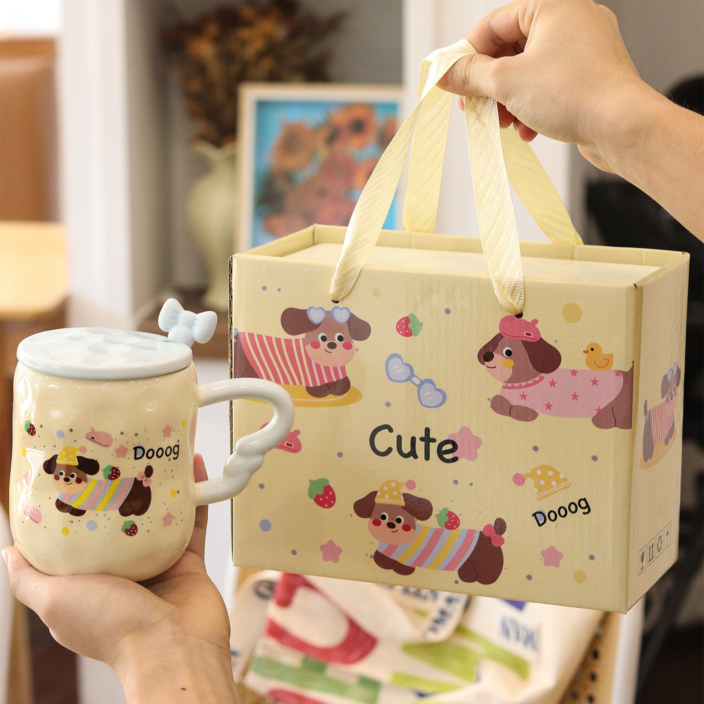 Perro Dachshund fresa/taza tapa cuchara (Caja de regalo exclusiva)