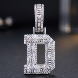 Colgante de Moissanita con Corte Brillante Redondo en Forma de Letra B, Plata 925 con Baño de Rodio, Estilo Hiphop, Certificado GRA, Unisex - Product Image 1