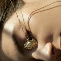 Collier pendentif œil géométrique irrégulier en laiton plaqué or 18 carats, style rétro vintage européen et américain, unique et tendance