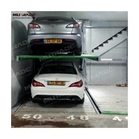Système de stationnement à deux poteaux pour voitures en porte-à-faux dans un garage souterrain à 2 niveaux