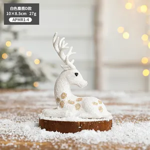 A decoração do Natal da rena do alce dourado do Xmas fornece o alce do Natal para a decoração do Natal