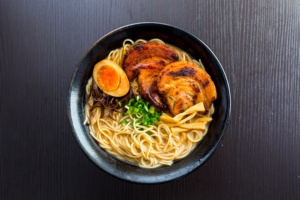 กุมาโมโตะ ทงค์ตสึ ราเมน (บะหมี่สด) – 6 ชุด - Product Image 3