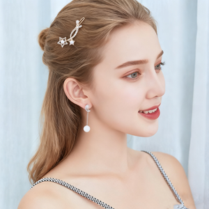 เหมาะสำหรับสวมใส่ในชีวิตประจำวันและงานปาร์ตี้ กิ๊บติดผมโลหะสีทองประดับมุกเล็กและคริสตัลหลากหลายสไตล์ - Product Image 2