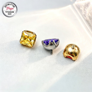 Pendientes Cuadrados <span class=keywords><strong>de</strong></span> Titanio ASTM F136 Freya con Circonitas Cúbicas para Cartílago y Hélix, Joyería Hipoalergénica Multicolor para Piercing Corporal - Product Image 4