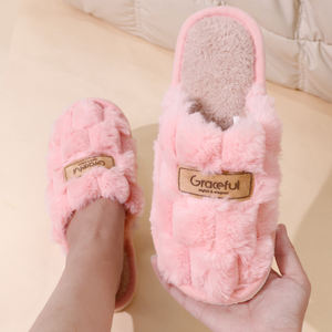 Nouvelles pantoufles d'hiver de conception premium avec semelle en EVA, doublure en fourrure artificielle, pantoufles pour couple de haute qualité, vente en gros - Product Image 3