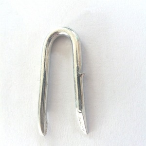 Clous en <span class=keywords><strong>U</strong></span> à pointe barbelée en acier zingué poli de classe 4 pour clôture de ferme - Product Image 5
