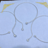 Collier élastique ajustable incrusté de perles de culture d'eau douce rondes de 9-10 mm et de 11-12 mm, légèrement irrégulières, plaqué or 14 carats