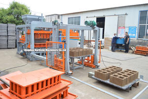 Máquina para Fabricar Bloques de <span class=keywords><strong>Cemento</strong></span> QT5-15, <span class=keywords><strong>Precio</strong></span> de Fábrica, Máquina Automática Hidráulica para Hacer Bloques de Hormigón para Pavimentación - Product Image 4