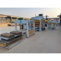 Machine automatique de fabrication de briques QT10-15 pour la production de blocs creux en béton, de briques pleines et de dalles de pavage colorées emboîtables