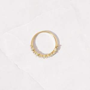 Anillo de Compromiso y Aniversario de Lujo en Plata de Ley 925 Chapado en Oro con Múltiples Piedras de Moissanita, Diseñado para Promesa Nupcial Femenina - Product Image 3