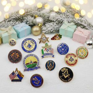 Épinglette personnalisée en émail souple, épinglette en émail dur, badge métallique avec logo, motif dessin animé avec paillettes, impression UV, anime mignon, fabrication sur mesure - Product Image 1