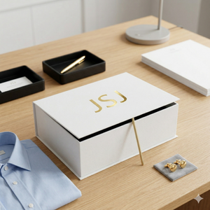 Caja de Cartón Kraft Marrón Reciclable para Ropa Vintage, Moda de <span class=keywords><strong>Segunda</strong></span> <span class=keywords><strong>Mano</strong></span>, Reventa, Embalaje de Envío Sostenible - Product Image 1