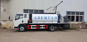 Camion distributeur d'asphalte compact 6CBM avec réservoir en acier au carbone et pompe de pulvérisation pour le traitement routier au bitume émulsifié - Product Image 2