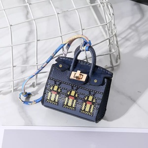JHT Fabrieks Prijs PU Dames Mode Decoratieve Lichtgewicht Draagbare Mini Tas Hangertje Schattig Klein Huisje Tas Rode Envelop - Product Image 5