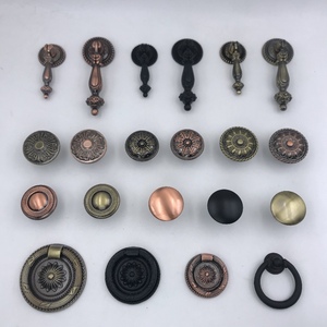 Maniglia per Porta in Stile Europeo Antico a Doppio Foro in Bronzo Rosso Zincato, Pomello per Cassetti e Armadi da Cucina - Product Image 1