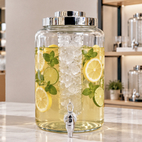 Distributeur de boissons en verre de 6800 ml avec tube à glace réfrigérant et robinet en acier inoxydable, idéal pour les restaurants et les bars (OEM)