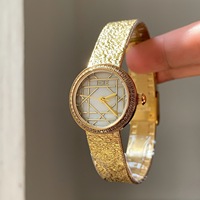 Montre quartz femme vintage texture feuille gaufrée matelassée, lunette cristal ronde, montre dorée